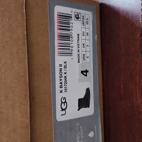 UGG Bayson II Boots Size 4 Youth - Picture 2 of 6